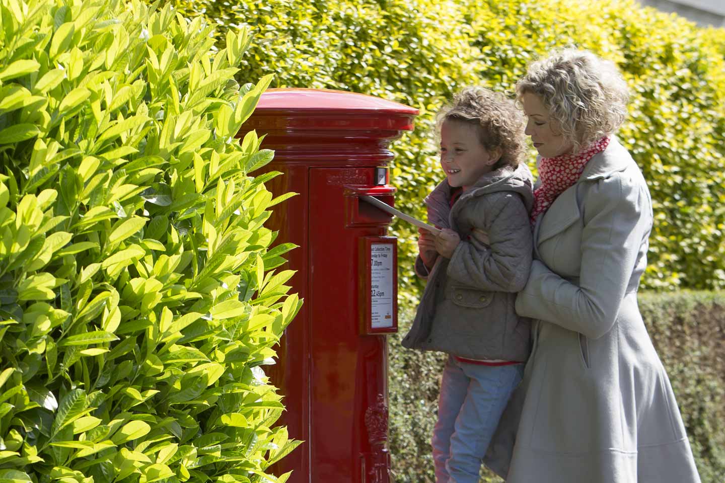 https://www.royalmail.com/sites/royalmail.com/files/2022-01/family-send-card-1-1440x960.jpg